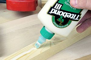 15.11.2018 - Nič lepšie na lepenie dreva proste nenájde...